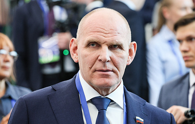 Карелин объяснил допуск спортсменов РФ сохранением позиций в федерациях