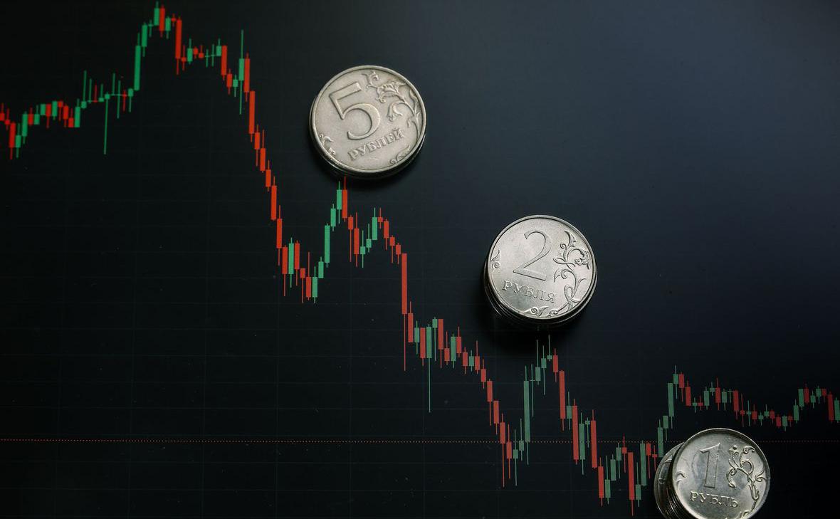 Почему доллар поднялся выше ₽82: 5 причин падения курса рубля