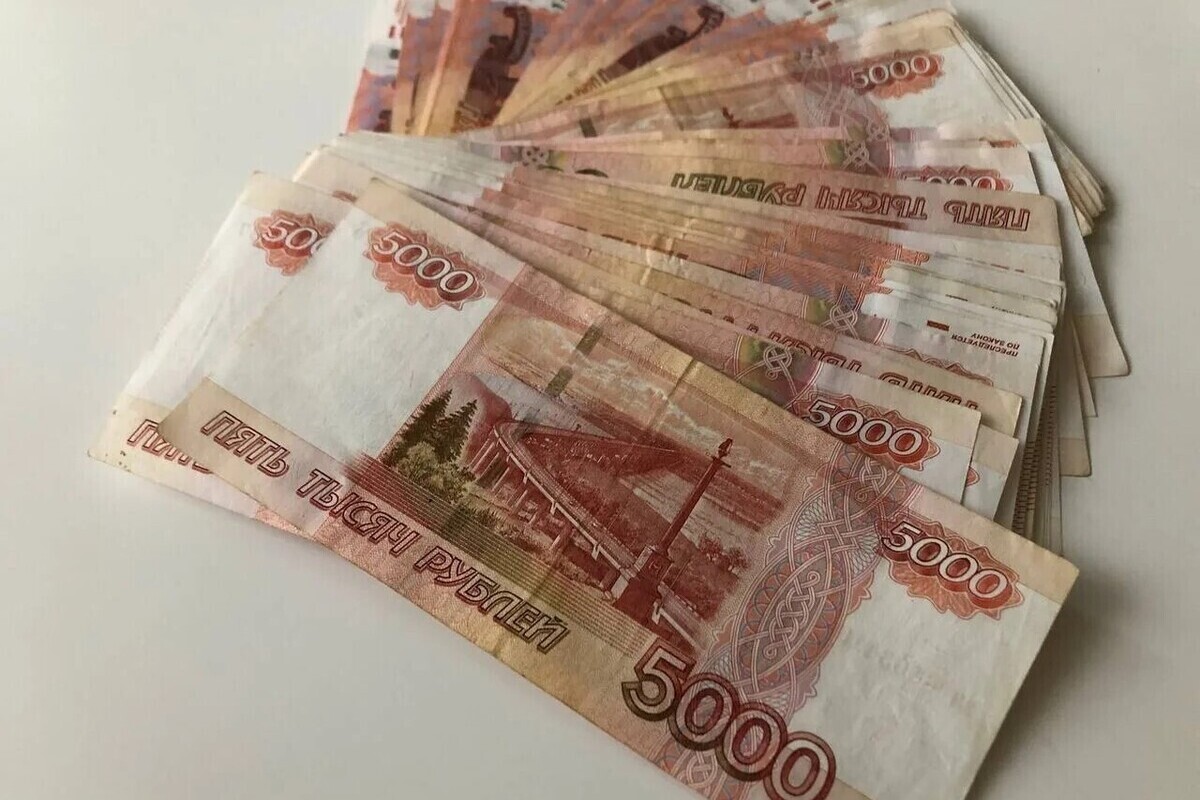 Суд в Кандалакше обязал компанию выплатить водителю 370 тысяч за задержку зарплаты