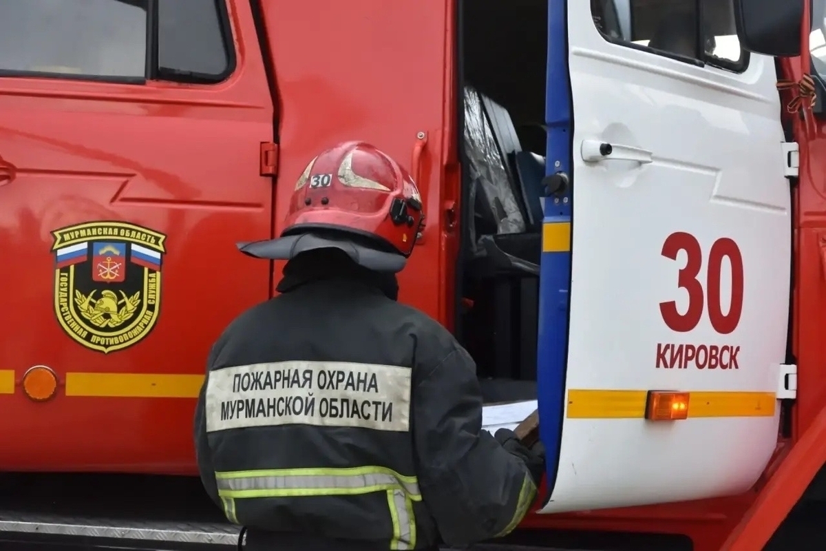 В Кировске эвакуировали семь соседей дома из-за пожара на первом этаже
