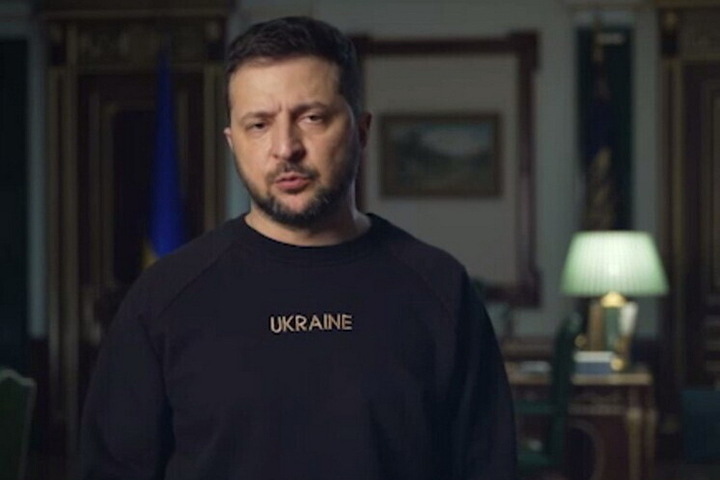Зеленский поручил поставить памятник предателю в центре Киева
