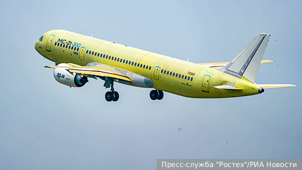 Российский пассажирский самолет МС-21 совершил взлет с новой полосы в Грозном