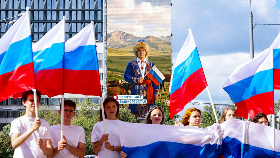 В России запустили акцию ко Дню флага