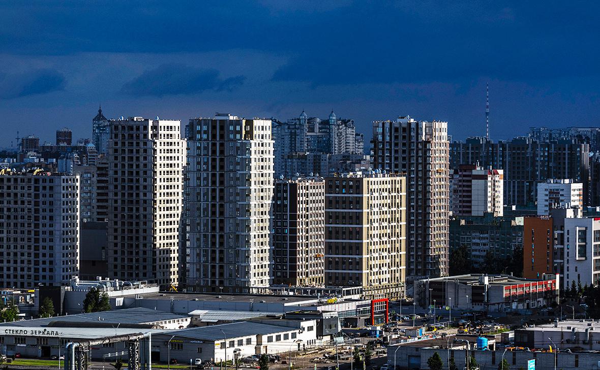 Разнонаправленные тренды: с чем Петербург встретил День строителя