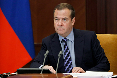 Медведев уверен, что в РФ возвращенных территорий будет все больше