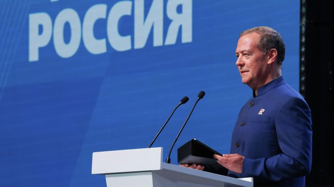 Медведев рассказал о народной программе ЕР