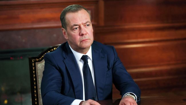 ЕР не допустит распространения неонацизма в России, заявил Медведев