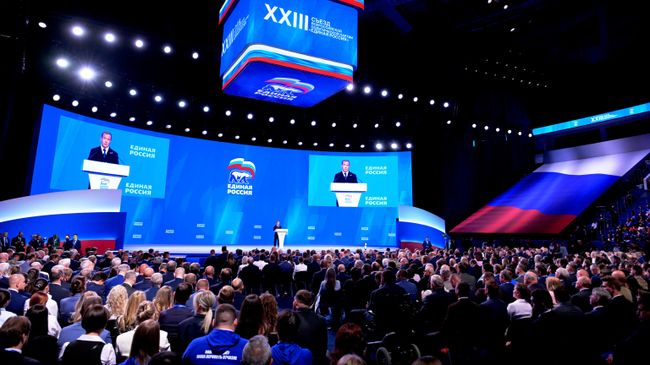 Гражданин России всегда в центре внимания ЕР, заявил Медведев