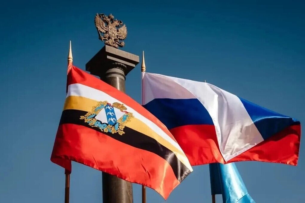 На Полугоре куряне празднуют День Государственного флага России
