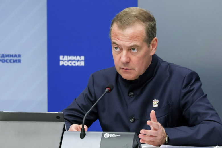 Медведев пообещал помочь всем жертвам действий Киева