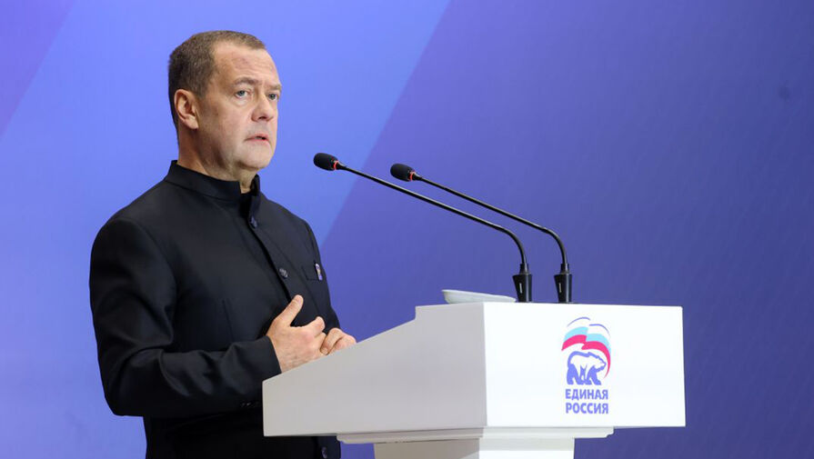 Медведев заявил, что Россия успешно выдерживает санкционное давление со стороны Запада