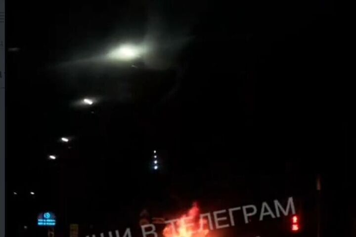 Ночной пожар на дороге: автомобиль сгорел у поворота на Углич