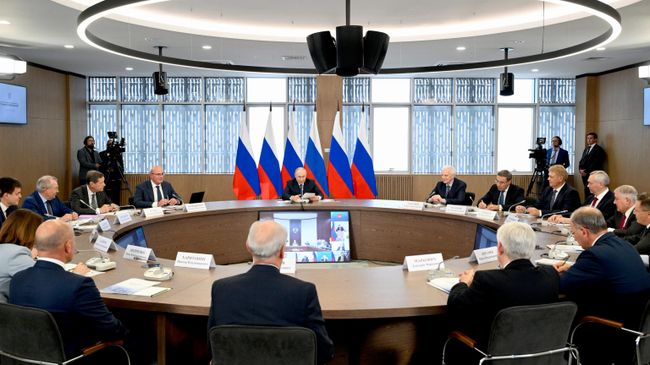 Путин ответил "караул" на просьбу Ковальчука продолжить доклад про геном