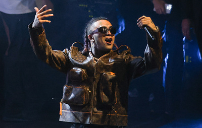 Lil Pump надел брелок с гербом РФ на концерте в Москве