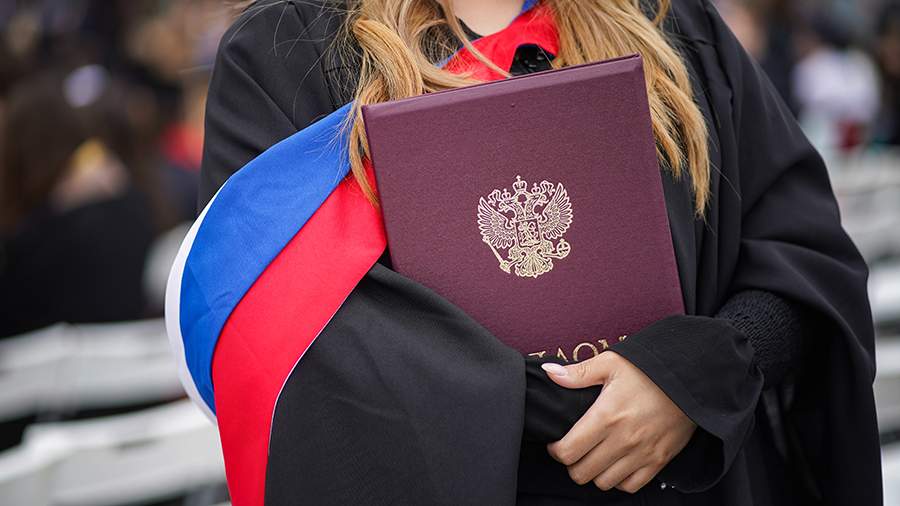 Юрист предупредила о риске увольнения из-за использования поддельного диплома