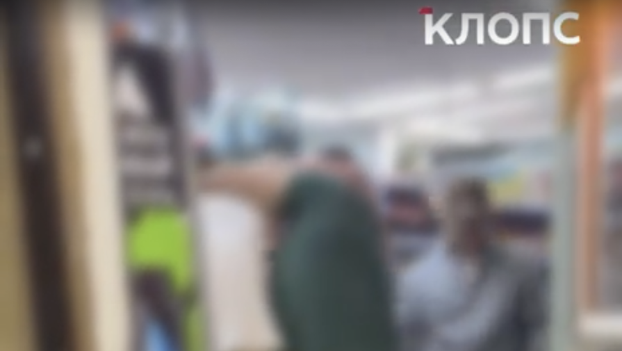 В Калининграде молодожены устроили драку на улице и погром в магазине