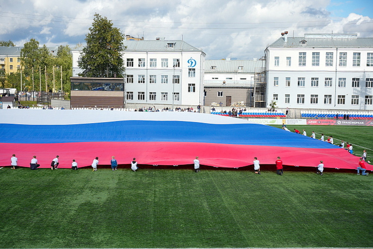 Кировское «Динамо» уступило дома владивостокской команде в матче с флешмобом