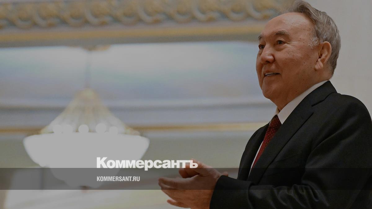 Назарбаев проголосовал на выборах в Курултай на дому