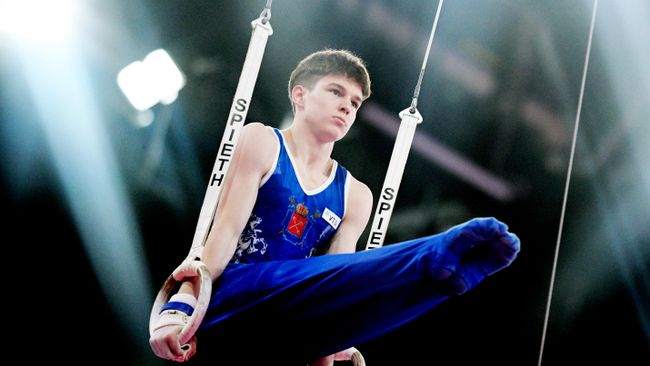 Смирнов завоевал золото в многоборье на юниорском чемпионате Европы