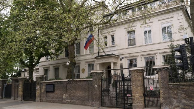 Посольство России опровергло информацию о снижении дипотношений с Британией