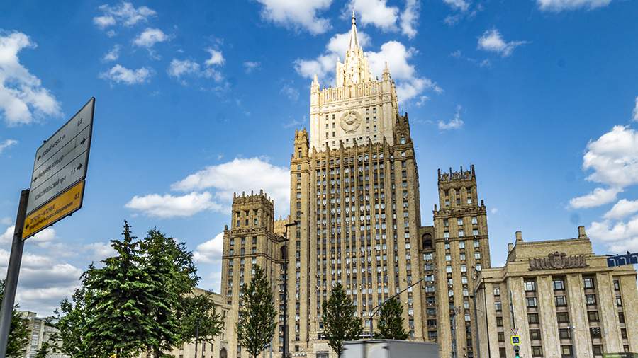 В МИД России опровергли слухи о планах понизить уровень дипотношений с Британией